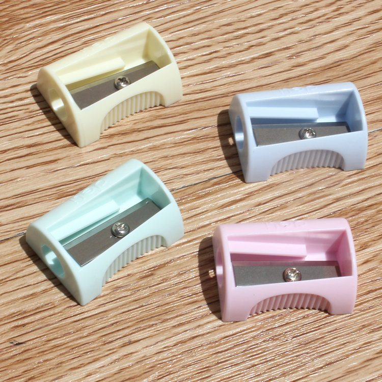 Deli 0531 color pencil sharpener student pencil sharpener manual pencil sharpener small mini pencil sharpener