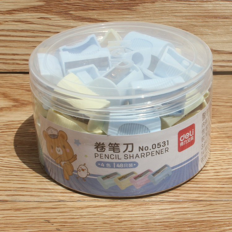 Deli 0531 color pencil sharpener student pencil sharpener manual pencil sharpener small mini pencil sharpener