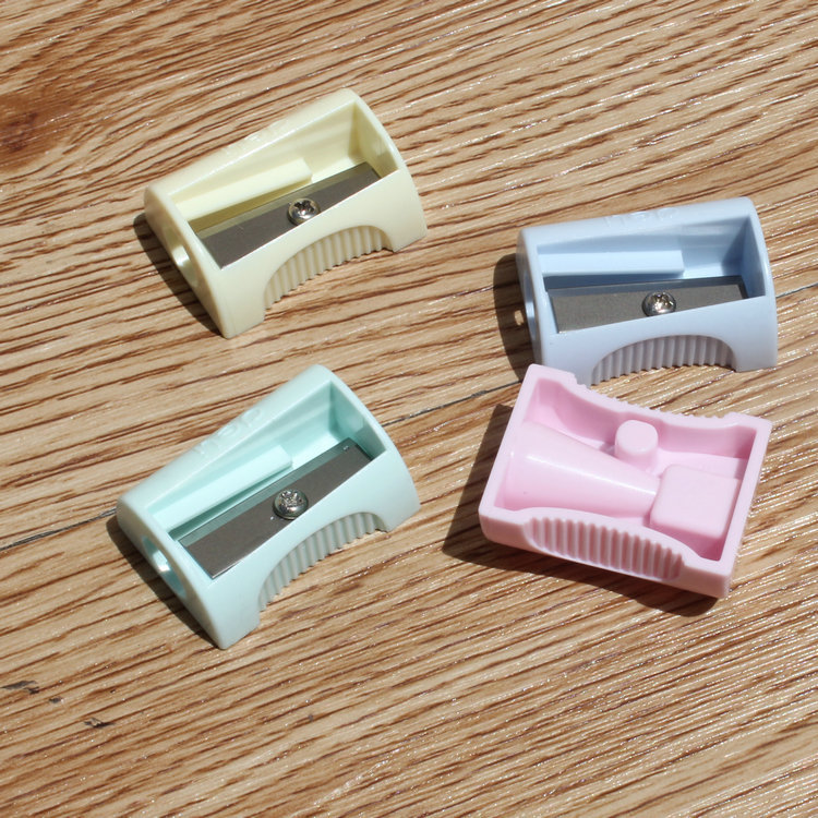 Deli 0531 color pencil sharpener student pencil sharpener manual pencil sharpener small mini pencil sharpener