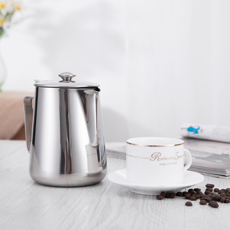 Thickened stainless steel cold kettle with lid, measuring cup, flower cup, stockings milk tea kettle, cold kettle, large capacity, heat-resistant