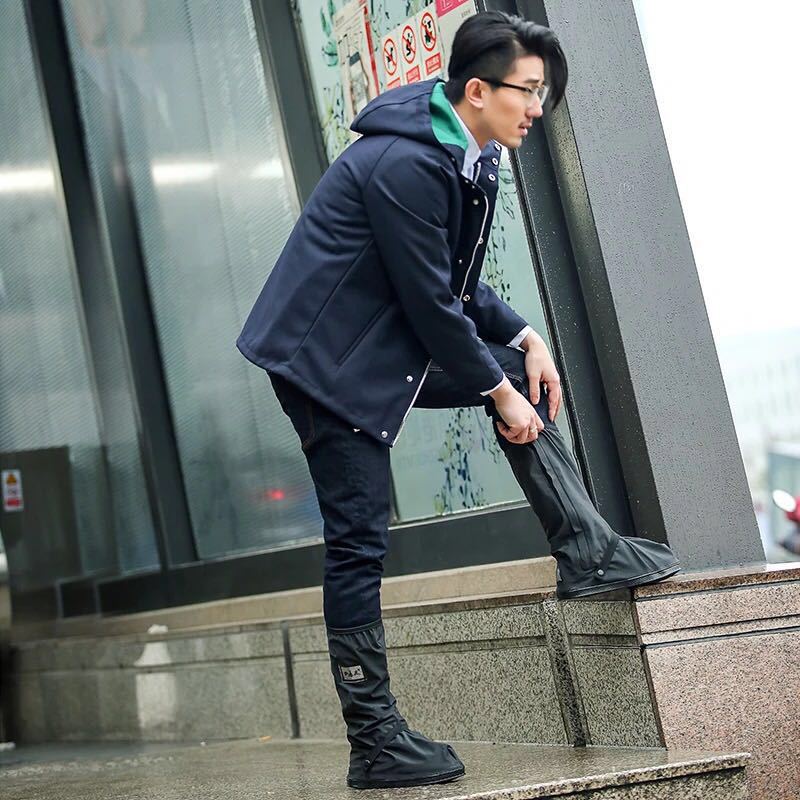 男女の高い筒の防雨靴のカバーは屋外の防水靴のカバーに乗ります。