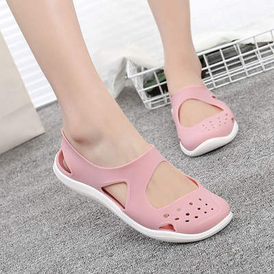 2023 New Casual Fashion Soft Bottom Toe Beach Sandals Mother Hole Shoes Cross Border Plastic Sandals Women Summer