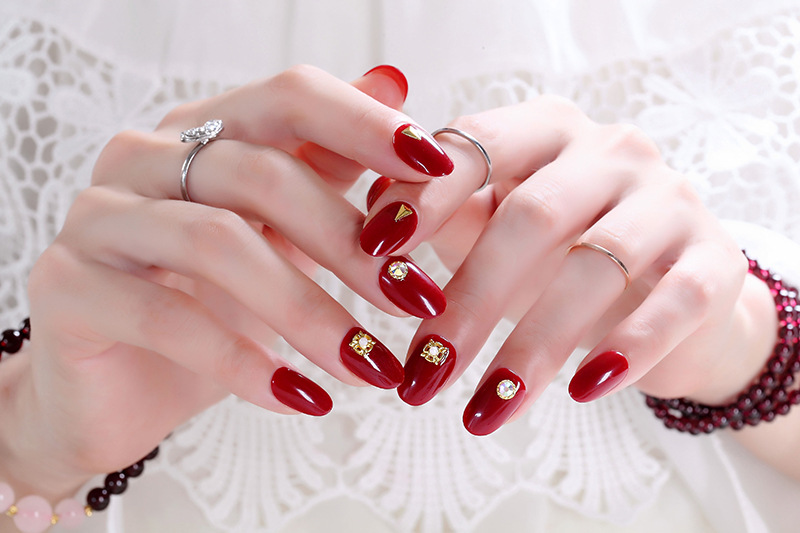 Wearing Nail Art Showing White Wine Red Colorful Riveted False Nail Round Head Medium Long Nail Art Patch