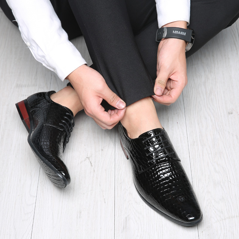 2023 New Men's Pointed Toe Leather Shoes Stylist Trendy Small Leather Shoes Glossy Face Stone Pattern British Korean Men's Shoes