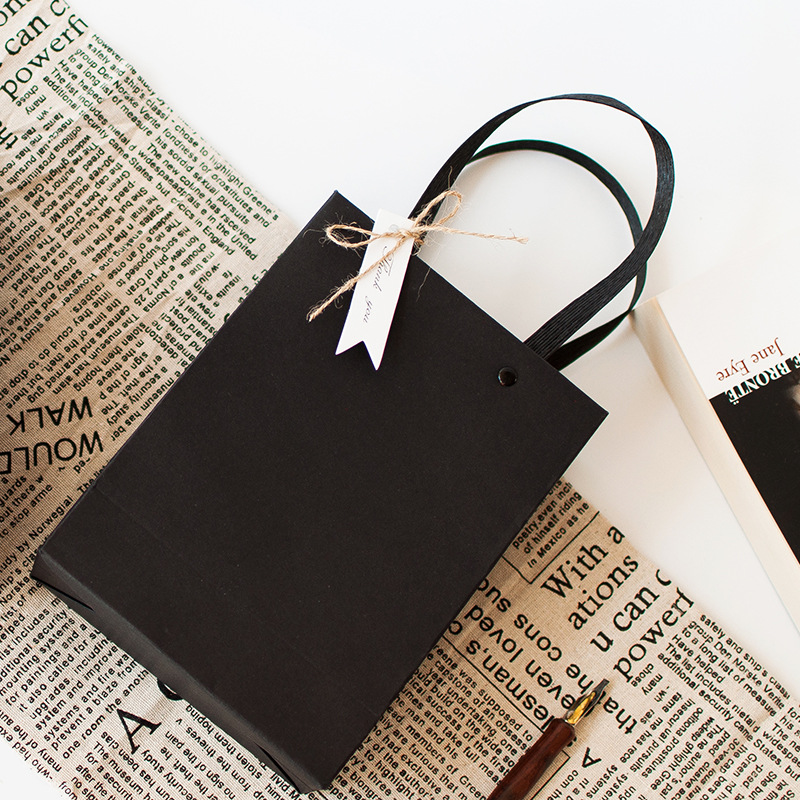Black gift bag simple paper bag portable rivet gift box packaging bag clothing birthday gift bag