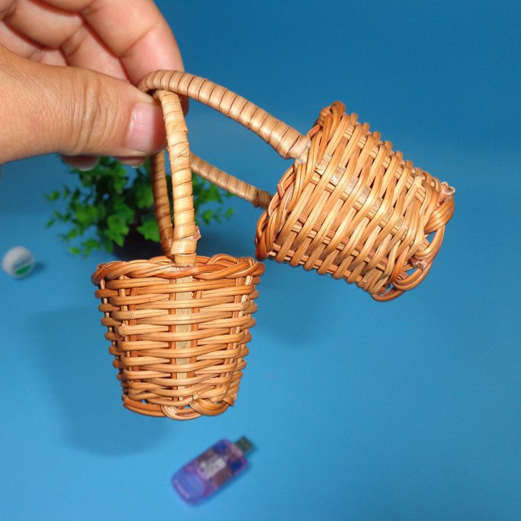 Source manufacturers spot special small bamboo basket toy accessories Mini small basket rattan small basket flower basket