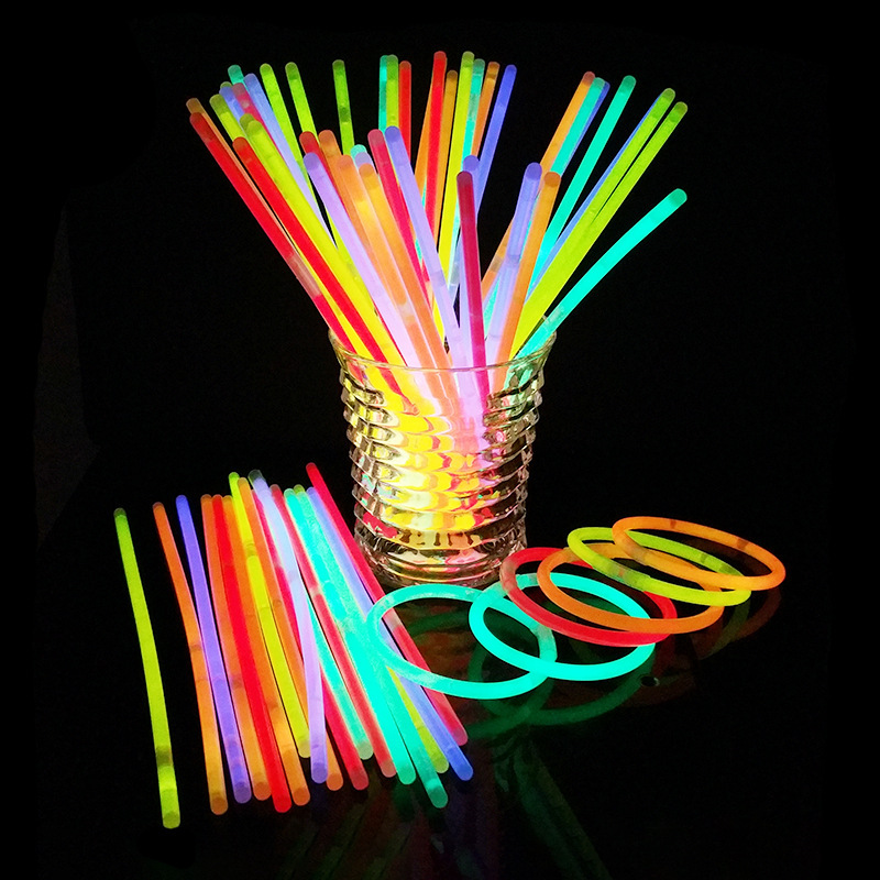 Stall night market supply children's luminous toys glow stick glow stick fluorescent bracelet bracelet Yiwu manufacturers wholesale
