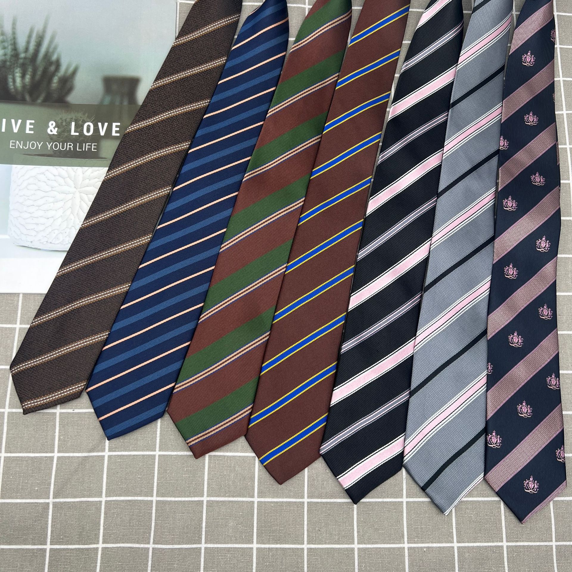 jk Striped Tie Women's dk Crown Tie Japanese Style College Style Shirt Decoration Hand Tie Men's and Women's System Wine Red Bow Tie