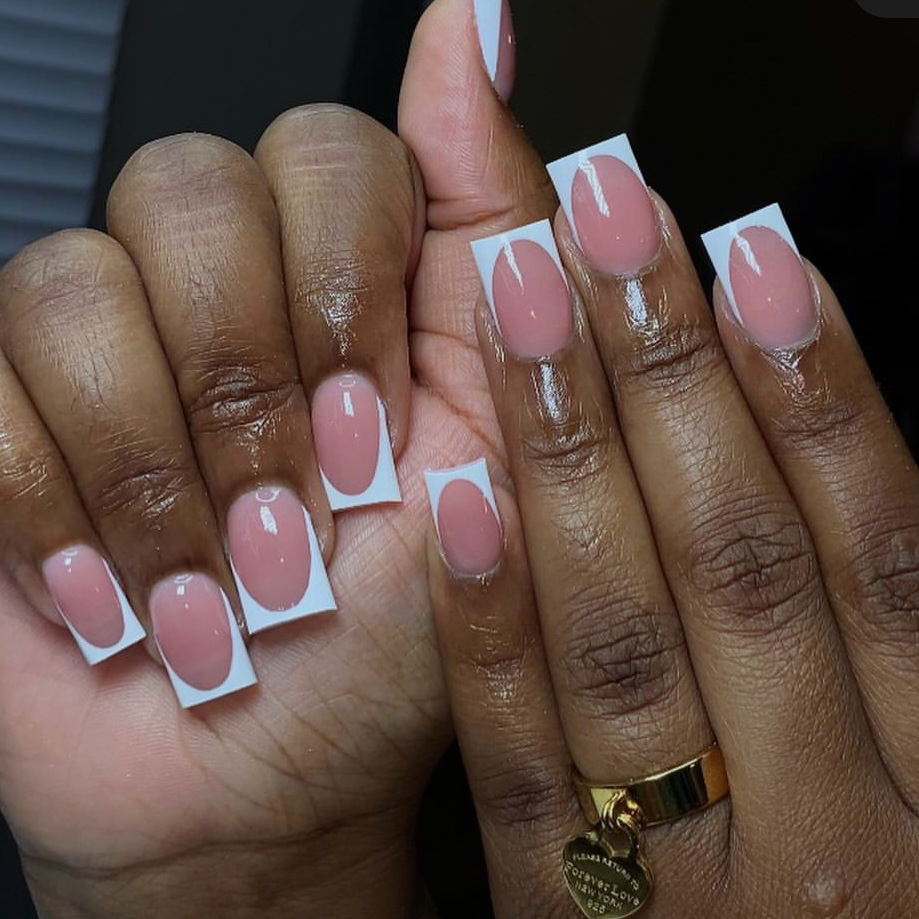Kurze quadratische helle Oberfläche einfache französische weiße Kante abnehmbarer Verschleiß Nagellack Pulver transparente Kontrastfarbe Nagel Schönheit Nägel 24 Stück_voghion.com