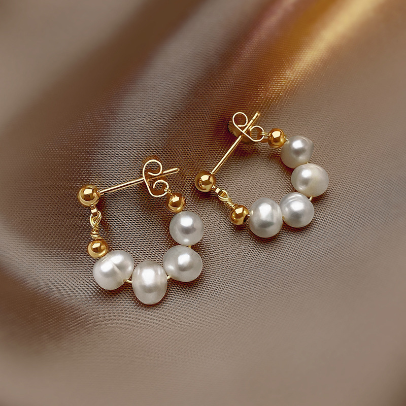 Beaded earrings, a niche design, a pair of retro earrings, baroque pearl earrings, sweet wholesale
