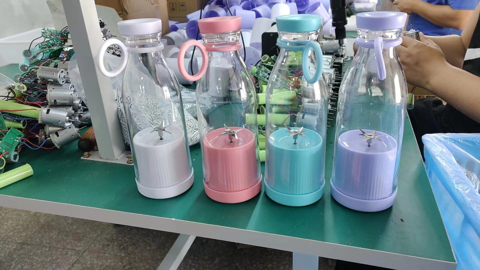 Electric juicer portable juice cup juice bottle household small rechargeable portable cup 6 leaf knife student juicer
