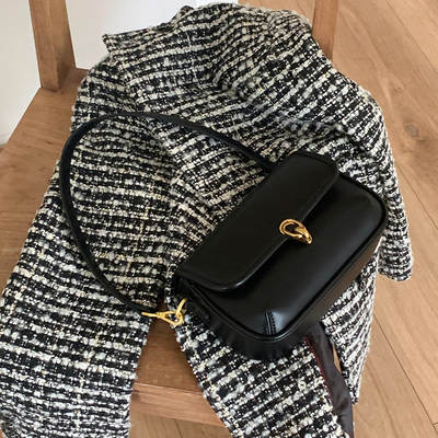 2023 spring and summer new portable underarm small square bag women's advanced texture PU lock simple retro shoulder messenger bag