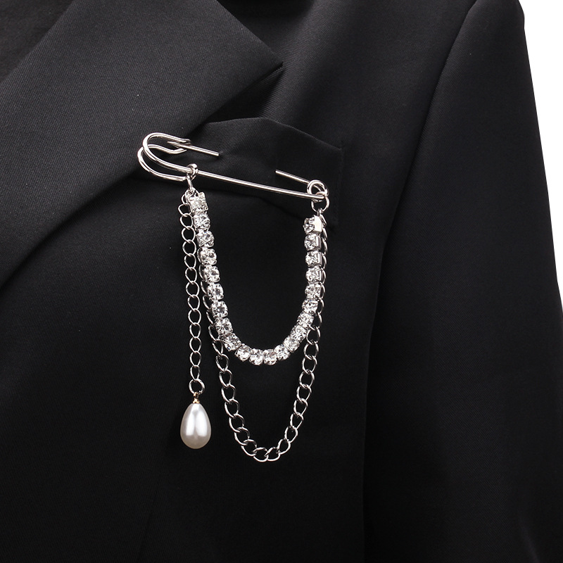 European and American cross-border jewelry new fashion pendant pearl chain brooch fashion multi-element retro pin accessories