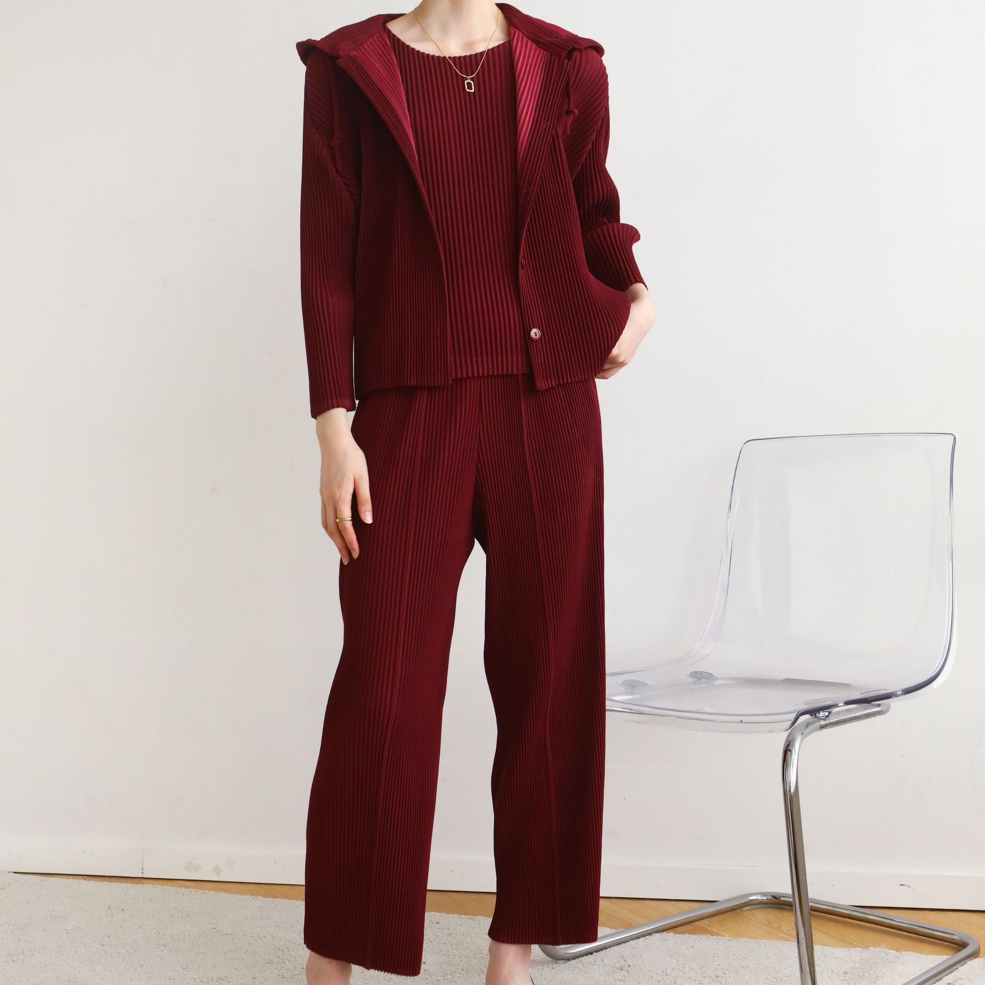 Quality autumn, winter and spring new 2024 high-end pleated fashionable slim hooded jacket vest pants three-piece set