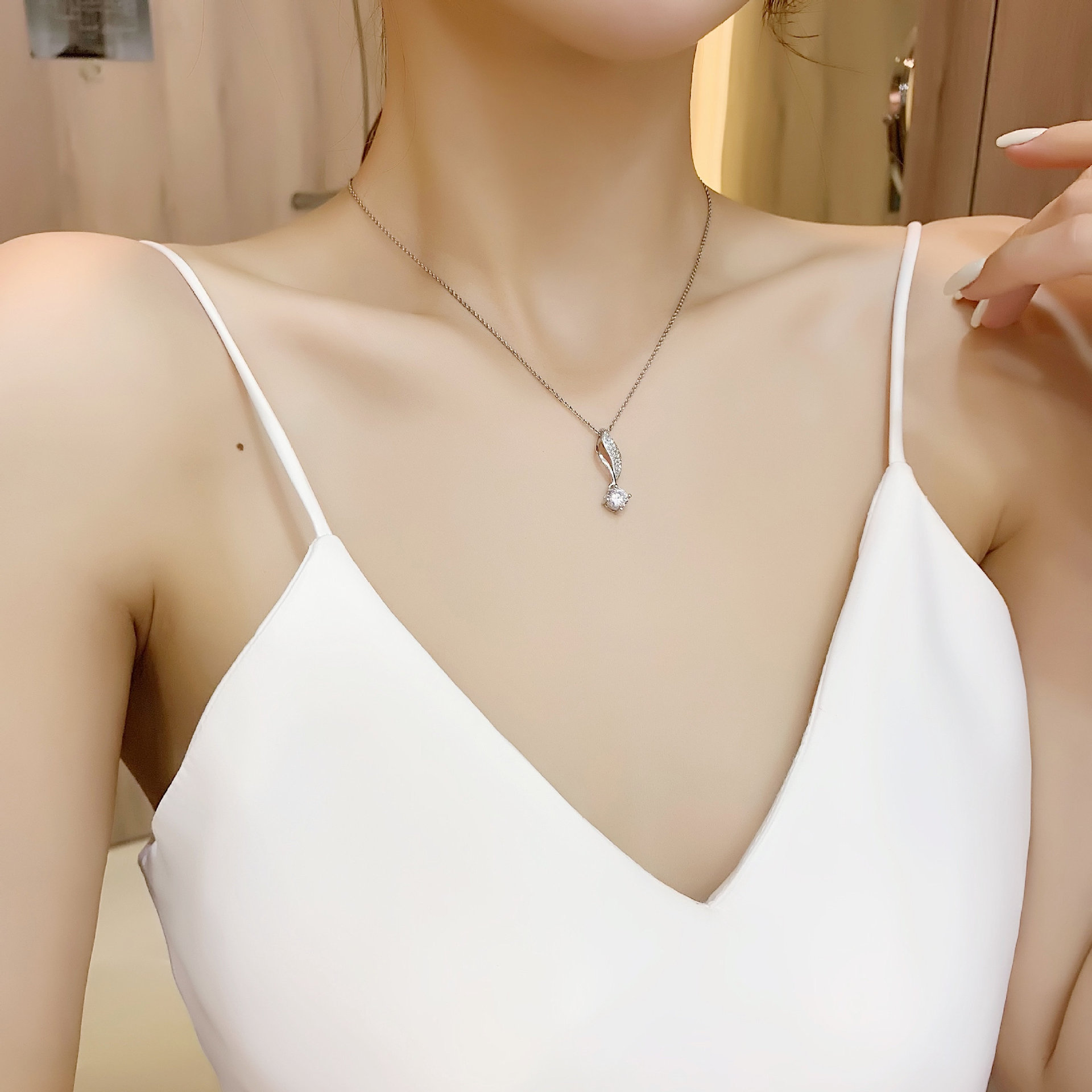 項鍊女ins風設計感莫桑鑽 鋯石輕奢鎖骨鏈吊墜女簡約優雅女款鑽墜