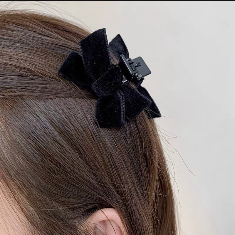 Wang Xinling same style black velvet bow small size side bangs hairpin female summer Princess head clip headdress