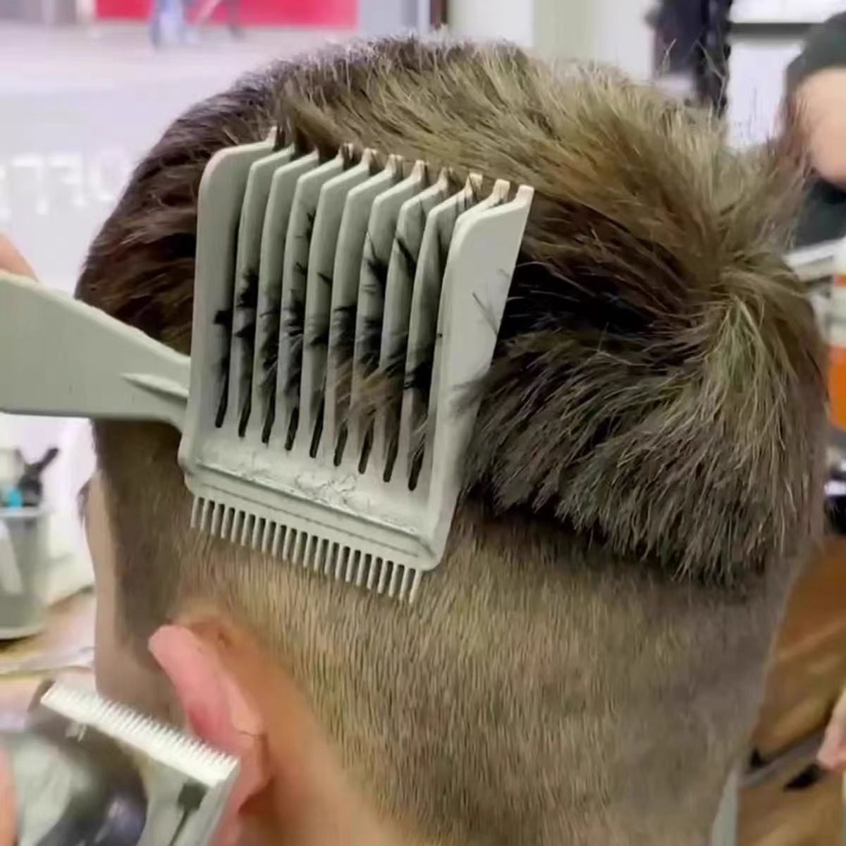 Multi-functional long handle men's slope flat hair clipper comb barber oil head caliper gradient hair comb hair cutting artifact