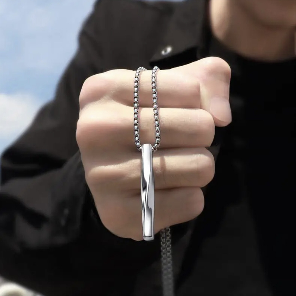 2025 women's spring and summer stainless steel chain necklace vintage square pendant necklace hip hop hiphop design accessories