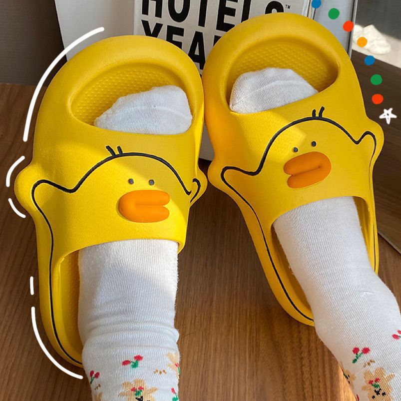 New Slippers Female Summer Student Dormitory Cute Girl's Heart Indoor and Outdoor Wear Non-slip Thick Sole Shit Feeling Home Sandals