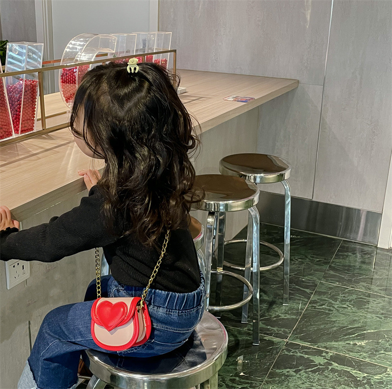 Cute children's bag 2024 new fashion girls' baby chain messenger bag Internet celebrity girls' love small shoulder bag