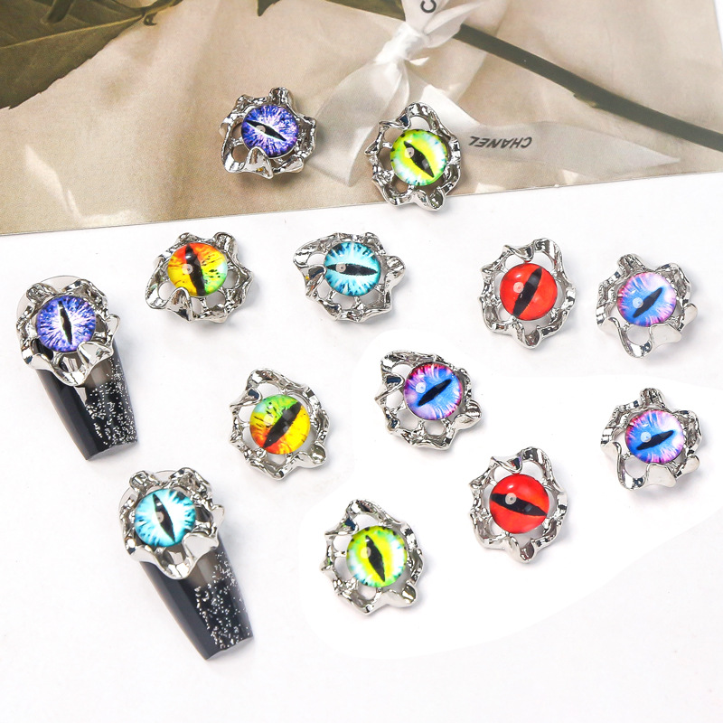 Cross-border new nail jewelry eyes devil pupil European and American dark Halloween jewelry three-dimensional cat eye accessories