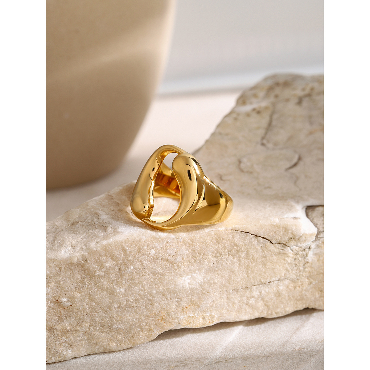 anello in acciaio inossidabile dorato con goccia d'acqua, design unico, senso di nicchia, anello in acciaio al titanio di alta qualità_voghion.com