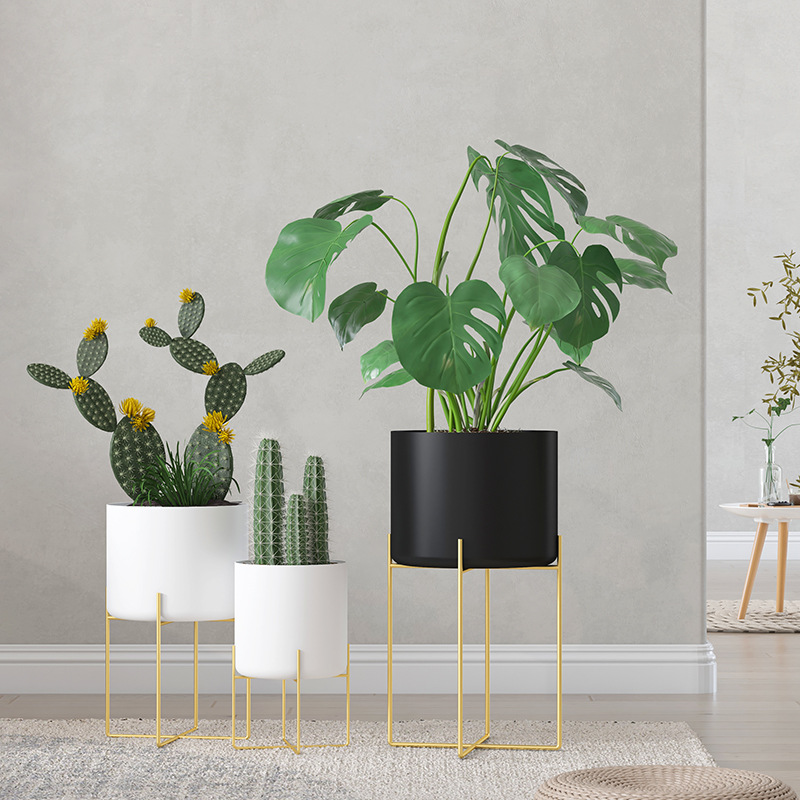 Direct selling four-legged stand manufacturer, Nordic style iron flower stand, creative indoor metal living room shelf, plant stand, flower pot decoration