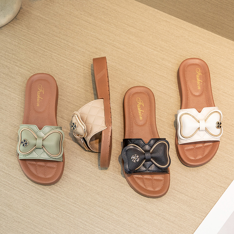 Women's Wearing Internet Hot Beach Shoes Fashionable Flat Slippers