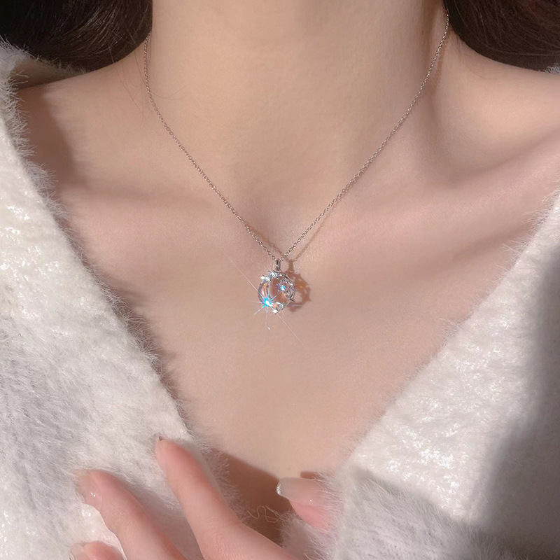 星の月のネックレスの女性の軽豪華な大衆の設計星の月のペンダントのステンレスの甘い夢幻の瑠璃石の鎖|undefined
