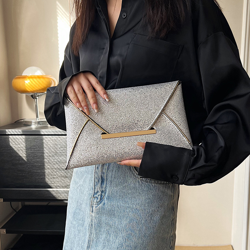 2024 spring new European and American fashion new envelope dinner bag glossy casual simple clutch fashion women's bag