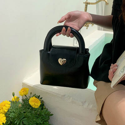 Korean-style Niche Love Lock Handbag ins Blogger Same Style Women's Bag Texturing Casual Fashion Single Shoulder Crossbody Bag