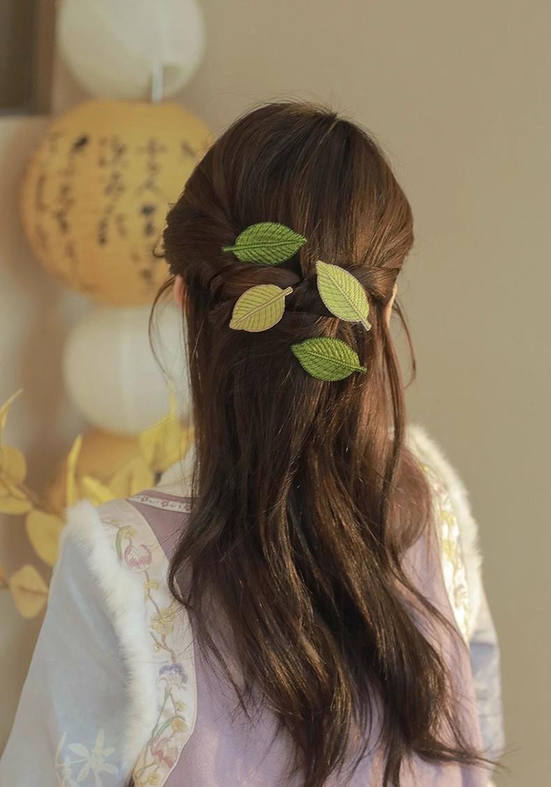 Feuilles brodées ! Épingle à cheveux fraîche ! Pince à frange exquise sur le front Pince à cheveux latérale en feuille de haute qualité Épingle à cheveux cassée_voghion.com