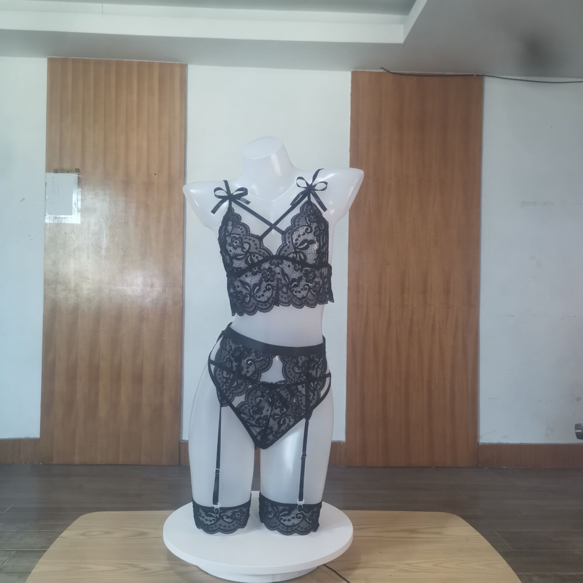 Foreign trade European and American new sexy lingerie Amazon sexy transparent lace multi-color split temptation suit wholesale