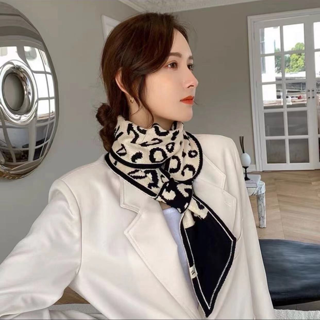 Women's scarf autumn and winter double-sided warm small scarf houndstooth chessboard Plaid bevel edge versatile neck protection small scarf
