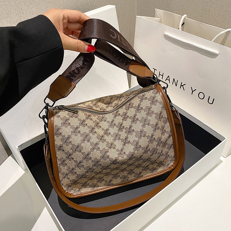 Tiktok popular large capacity commuter Western style pea bag 2023 new all-match handbag fashion trendy messenger bag