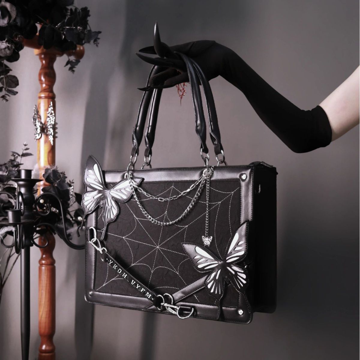 Dark wind maze butterfly pain Bag tote bag maze butterfly pain bag Toth girl holding cross body bag