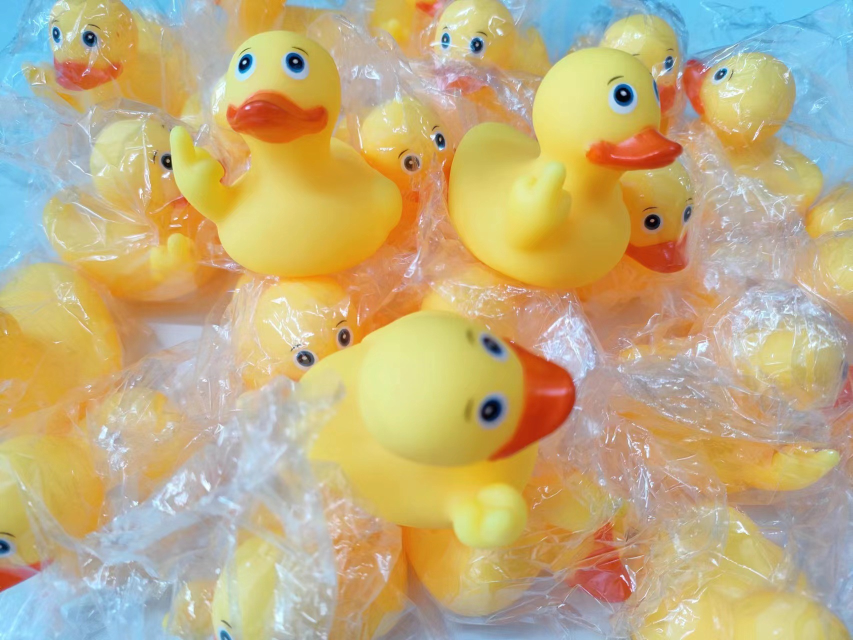 Rudy the middle finger flippin' Duck cross-border middle finger small yellow Duck Summer Toy