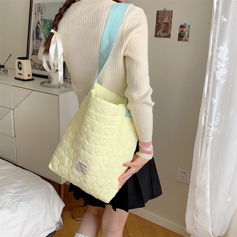 38241 ins new contrast color shoulder bag student female practical large capacity mummy bag quilted shoulder bag female_voghion.com
