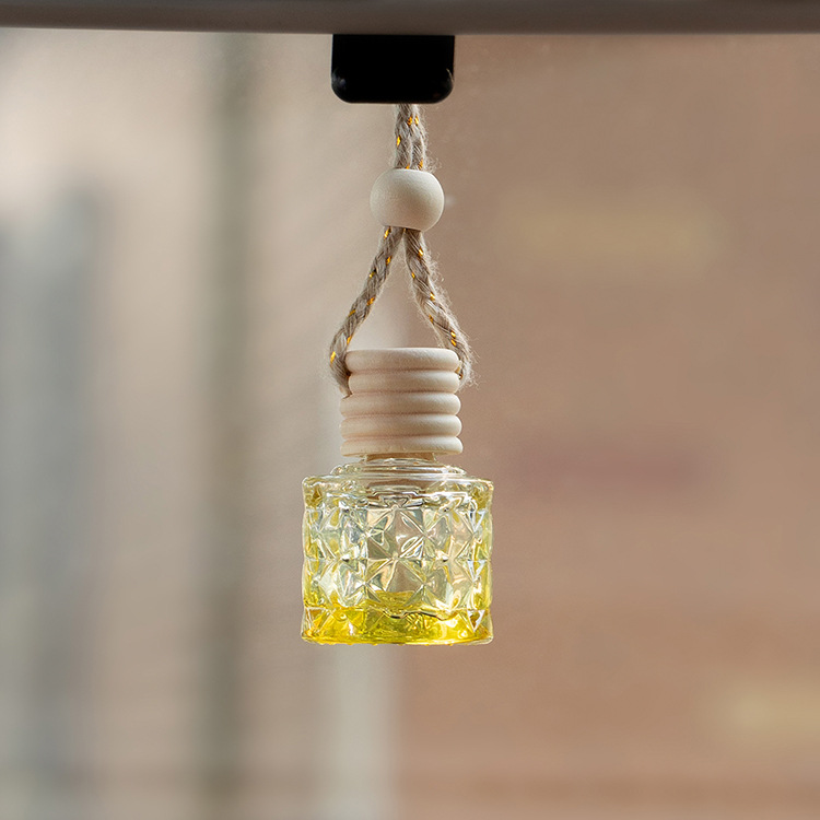 Five-line cover colorful round diamond pineapple empty bottle 8ML perfume aromatherapy essential oil Car pendant Wang Cong indoor aromatherapy bottle