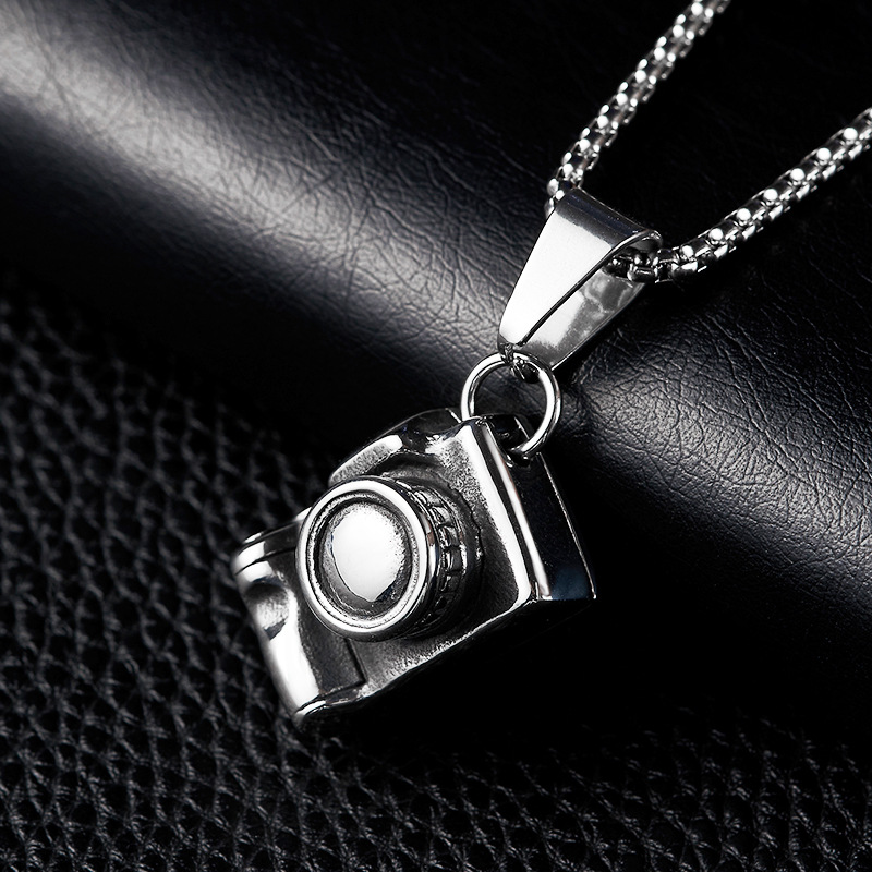 Cross-border jewelry stainless steel vintage camera pendant necklace personalized punk titanium steel necklace men's jewelry