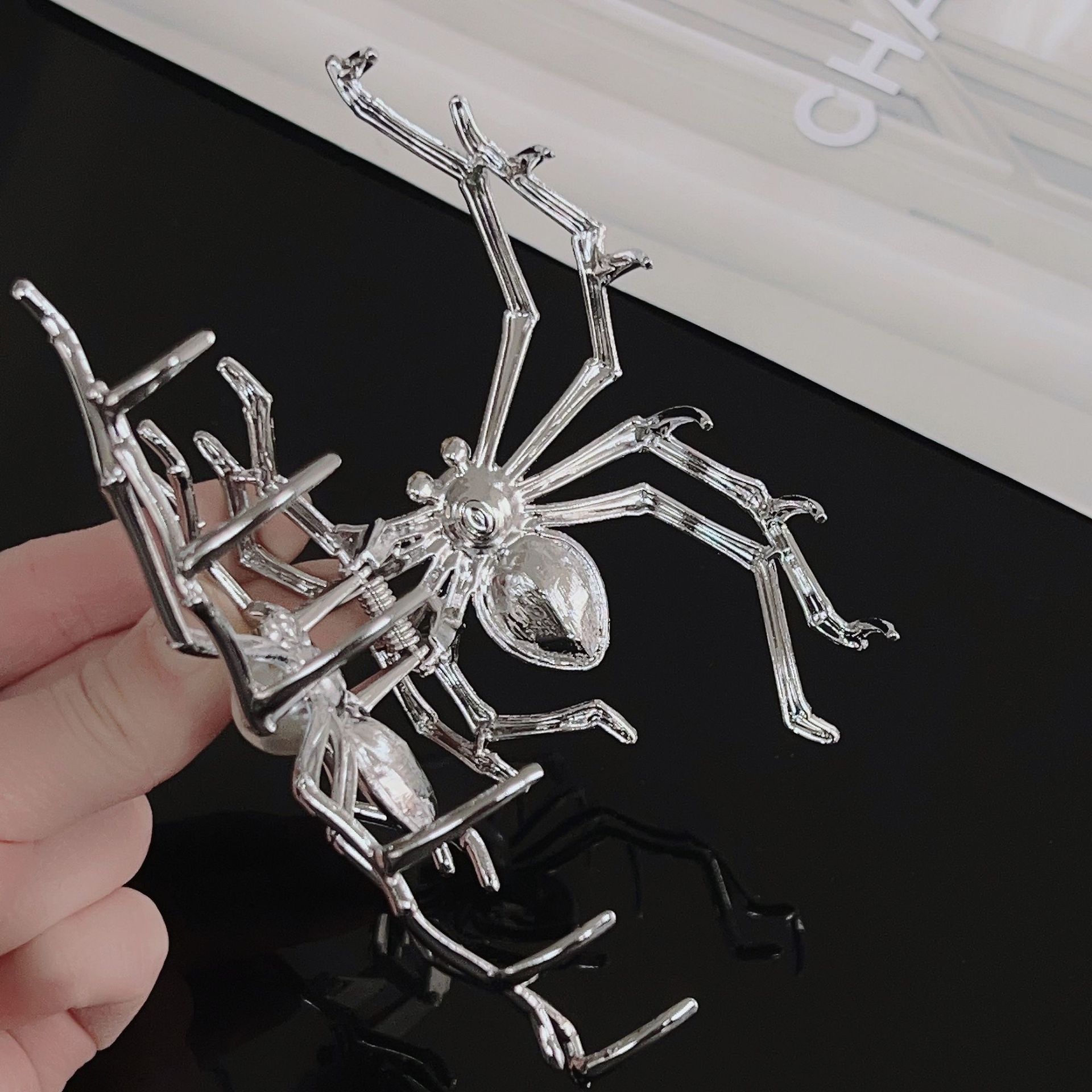 Distinctive Spider Tassel Disc Hair Grab Hair Accessories Back Head Hairpin Children's Hairpin Summer Flower Shark Clip Headwear_voghion.com