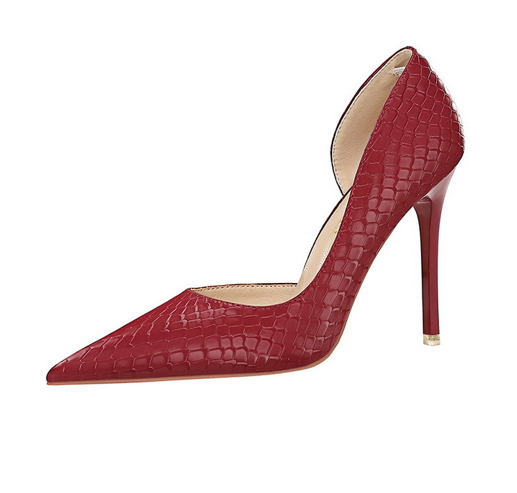 Slim slim heels with high heels and shallow side hollowed-out heels retro serpentine single shoes_voghion.com