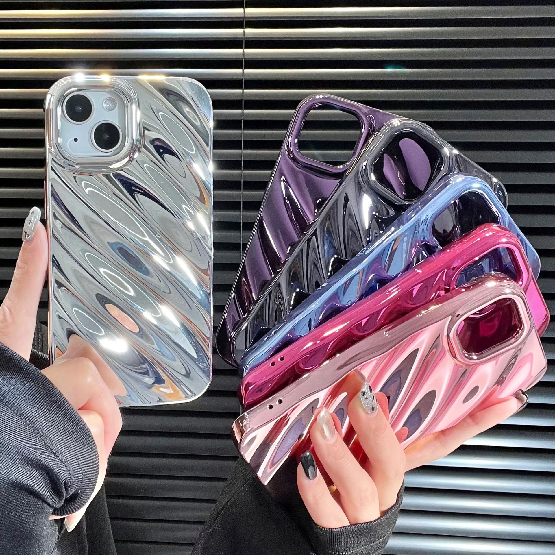 簡約電鍍水波紋適用iPhone14pro max手機殼蘋果15新款13/12高級感