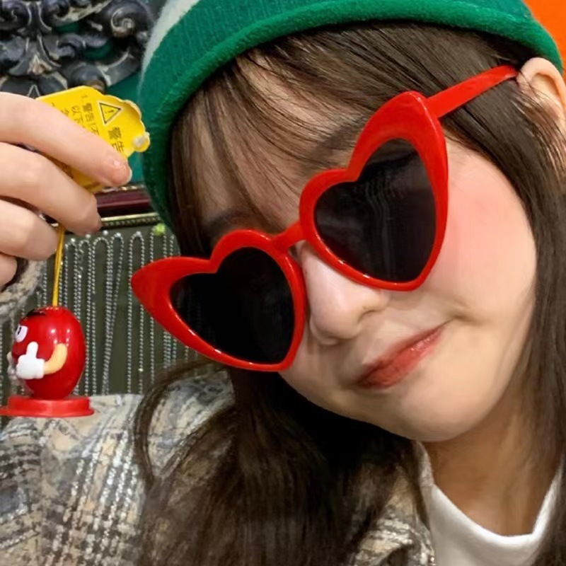 New women's love sunglasses fashion heart-shaped party sunglasses TikTok Net red same style peach heart glasses wholesale