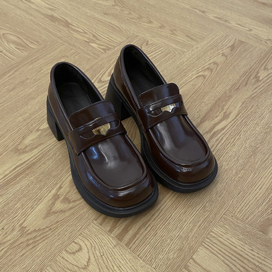 Queen Fan French Loafers Women's 2022 New Autumn and Winter Brown Small Height Increasing Thick Heel British Small Leather Shoes