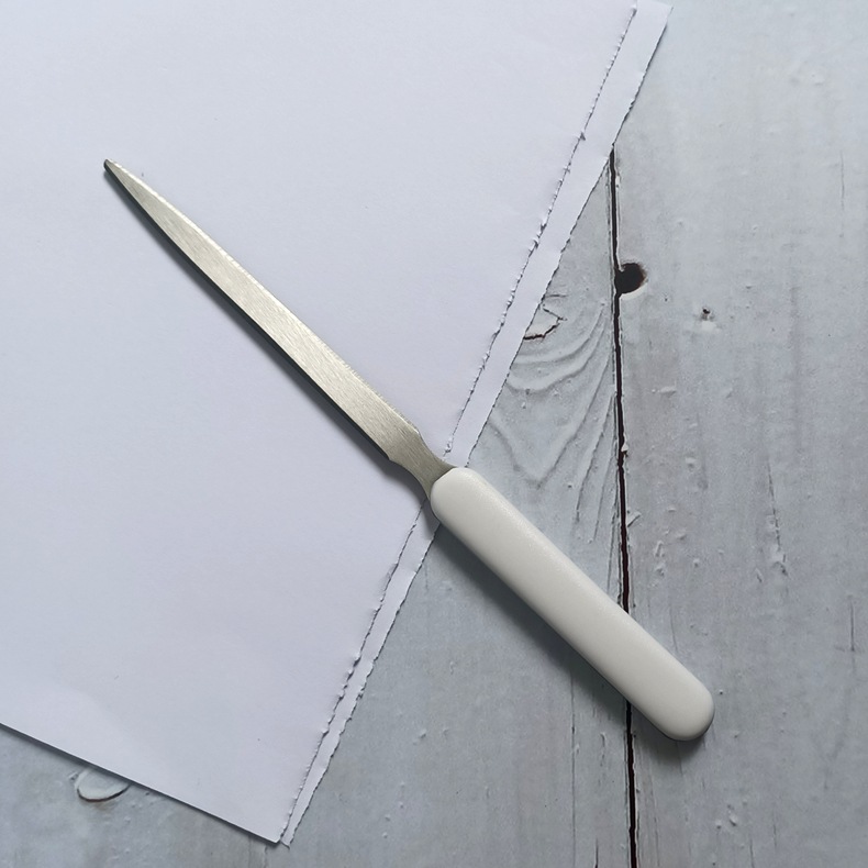 Factory Wholesale Office gift letter opener 19cm stainless steel plastic handle white cross-border envelope knife spot