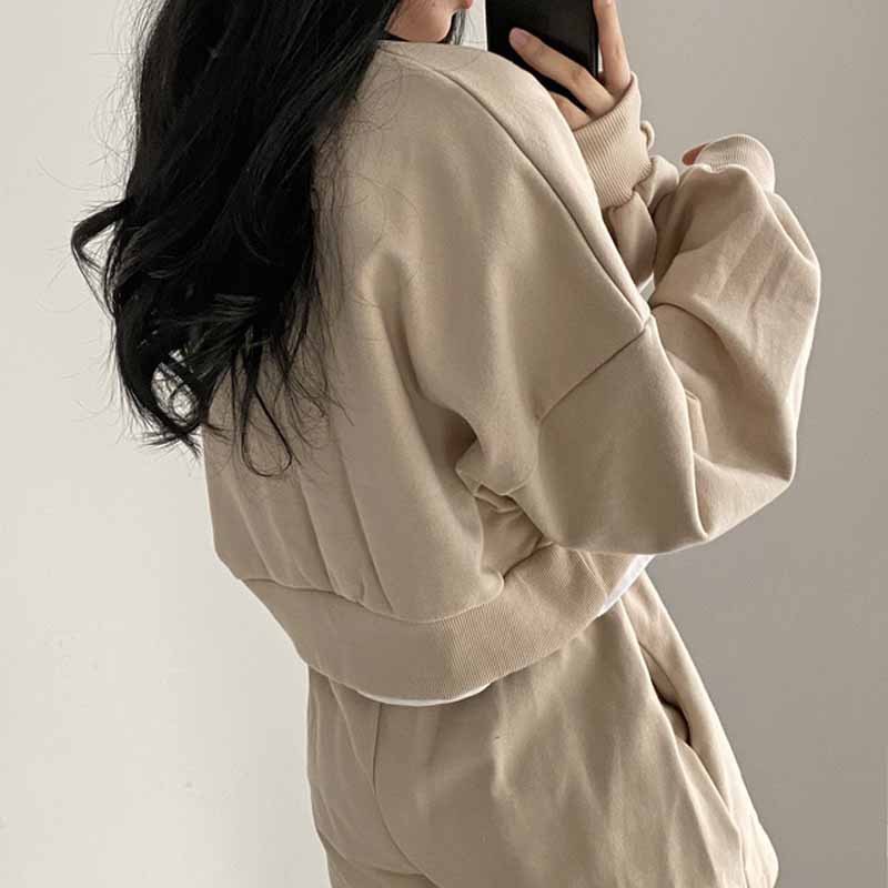 Koreanischer schicker Herbst-Lazy-Style-Pullover mit V-Ausschnitt, lockerem Langarm-Pullover + Shorts mit hoher Taille und weitem Bein, Sportanzug für Damen_voghion.com