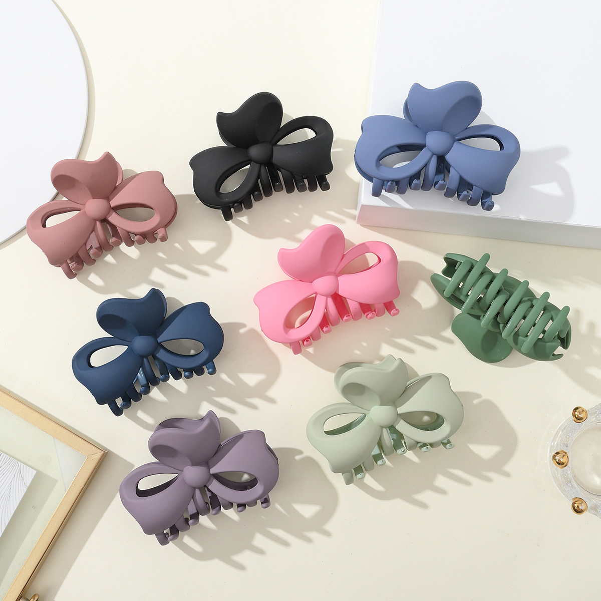 Grenzüberschreitende Haarspange für Damen mit Fliege, matt, schlicht, Haifisch-Clip hinten, Haarnadel, hochwertiges Haar-Accessoire_voghion.com