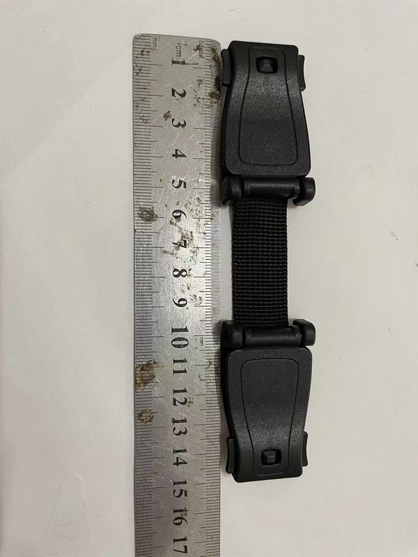 アマゾンは子供の車を分解しないで、胸のボタンを持っています。幼児はロック調節器の固定器を持っています。|undefined