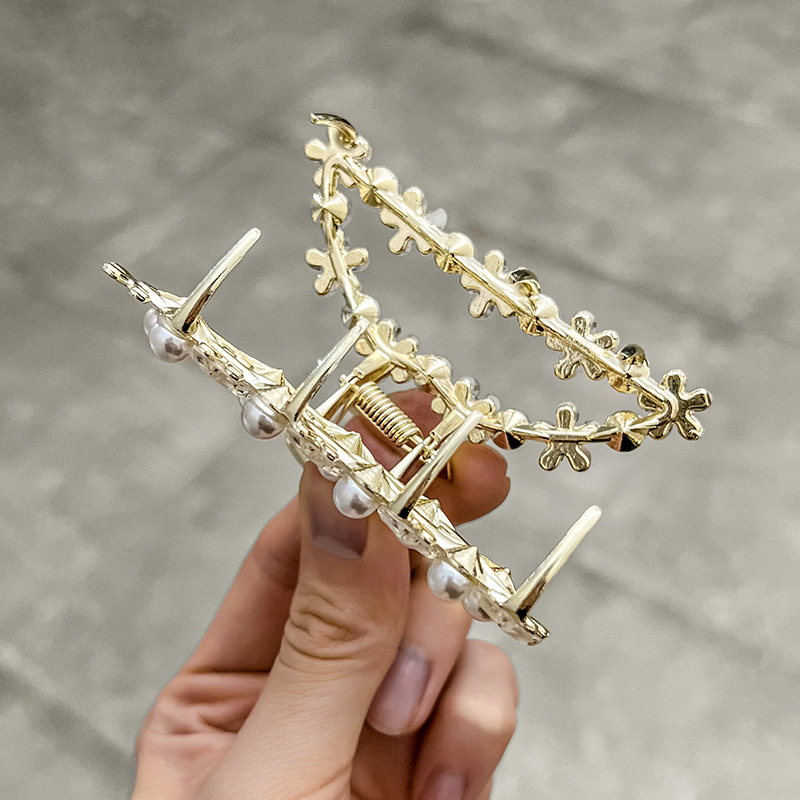 2022 New Flower Medium Grab Clip French Elegant Elegant Hair Clip Net Red Pearl Glaze Metal Hair Grab_voghion.com